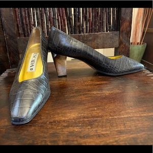 ESCADA Gator Pattern Pewter Heels Size 7.5B